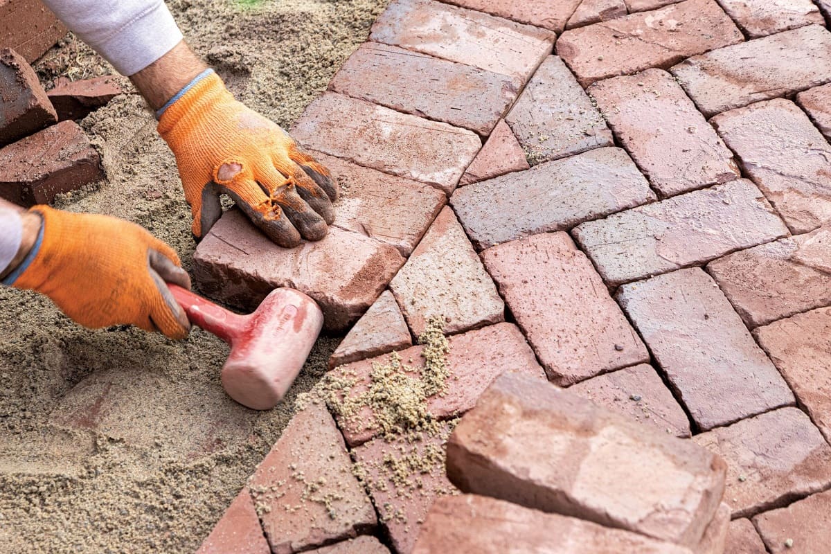 how-to-build-a-brick-pathway-1705490582